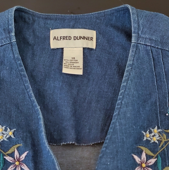 Vintage Alfred Dunner Size 14  Button-Up Embroidered Denim Blouse - Picture 5 of 9